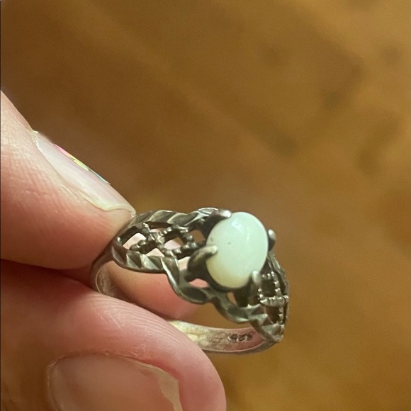 Sterling silver vintage ring unsure size - Picture 2 of 3